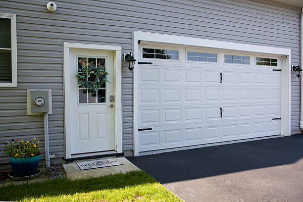 24/7 Emergency Garage Door Panel Replacement experts in Newton, MA
